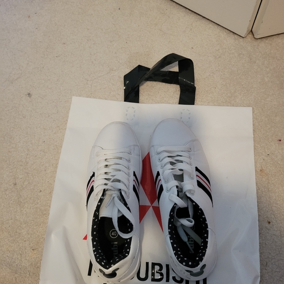 Mickey mouse disney collection white sneakers - Picture 3 of 4